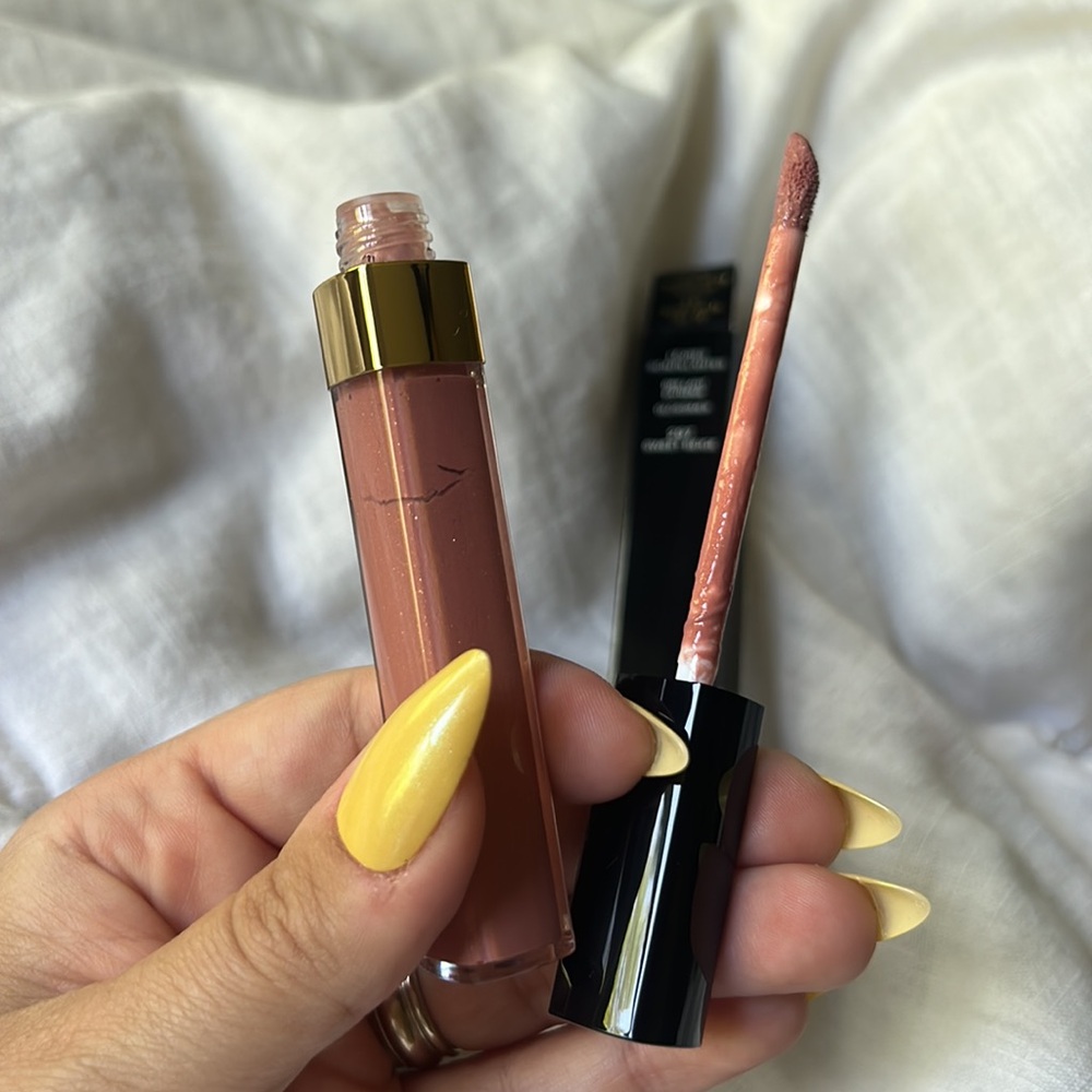 Chanel Glossimer in 297 Sweet Beige - Picture 4 of 6